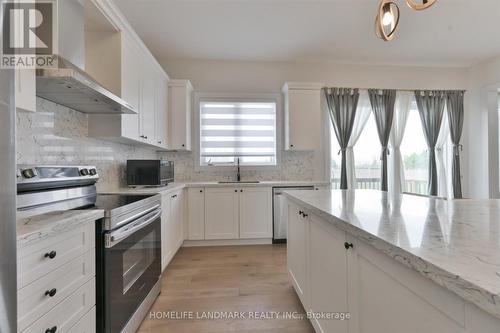 Kitchen 4 - 108 Pine Hill Crescent E, Aurora, ON - Indoor Photo Showing Kitchen With Upgraded Kitchen