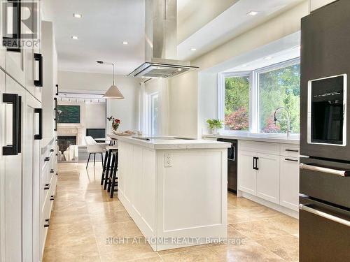 471 Country Club Crescent, Mississauga, ON - Indoor Photo Showing Kitchen With Upgraded Kitchen