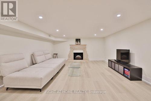 471 Country Club Crescent, Mississauga, ON - Indoor With Fireplace