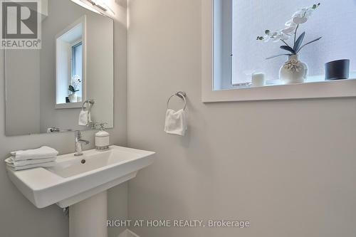 8 Ryder Avenue, Guelph, ON - Indoor Photo Showing Bathroom