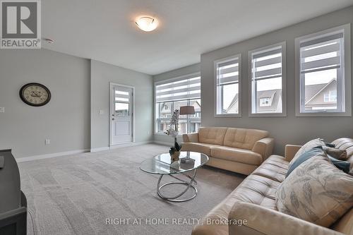 8 Ryder Avenue, Guelph, ON - Indoor Photo Showing Living Room
