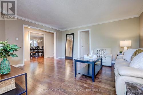 5337 Champlain Trail, Mississauga, ON - Indoor Photo Showing Living Room