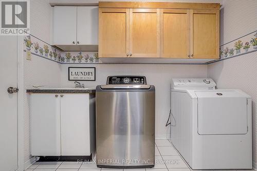 5337 Champlain Trail, Mississauga, ON - Indoor Photo Showing Laundry Room