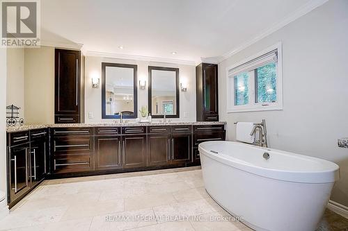 5337 Champlain Trail, Mississauga, ON - Indoor Photo Showing Bathroom