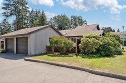 #4-1184 Clarke Rd Central Saanich, BC V8N 2C3
