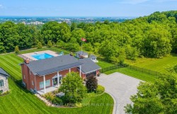 10 Azalea Court  Hamilton, ON L8J 1K4