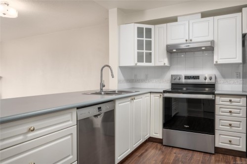 #206-24 Prideaux St, Nanaimo, BC - Indoor Photo Showing Kitchen With Double Sink