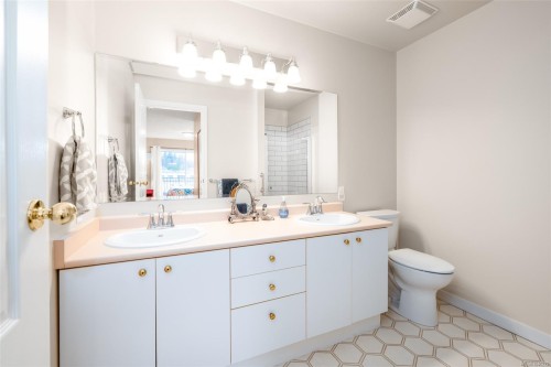 #403-275 First St, Duncan, BC - Indoor Photo Showing Bathroom