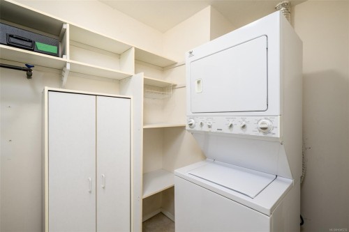 #403-275 First St, Duncan, BC - Indoor Photo Showing Laundry Room