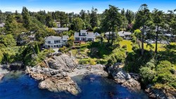 330 Plaskett Pl Esquimalt, BC V9A 6G4