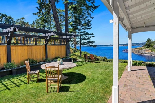 330 Plaskett Pl, Esquimalt, BC 