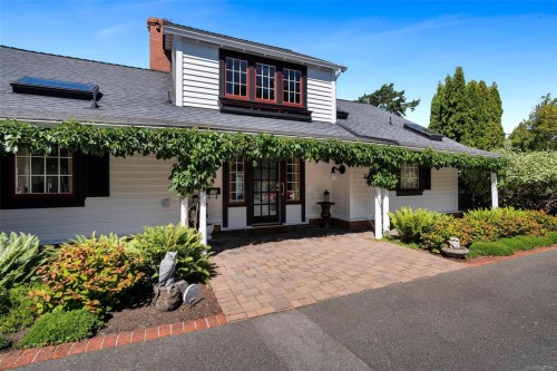 330 Plaskett Pl, Esquimalt, BC 