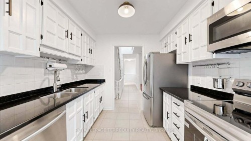 #64-95 Confederation Way, Markham, ON - Indoor Photo Showing Kitchen With Stainless Steel Kitchen With Double Sink With Upgraded Kitchen