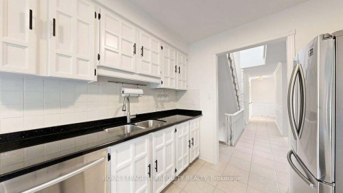 #64-95 Confederation Way, Markham, ON - Indoor Photo Showing Kitchen With Stainless Steel Kitchen With Double Sink With Upgraded Kitchen