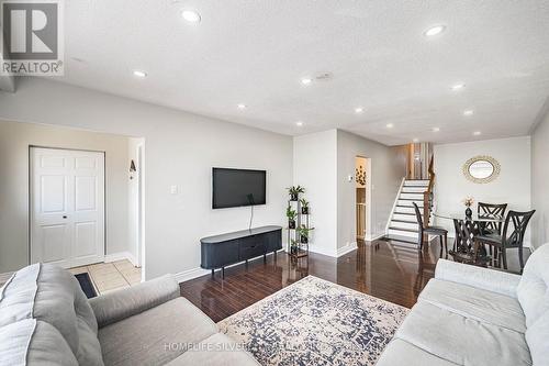 3669 Corliss Crescent, Mississauga, ON - Indoor Photo Showing Living Room