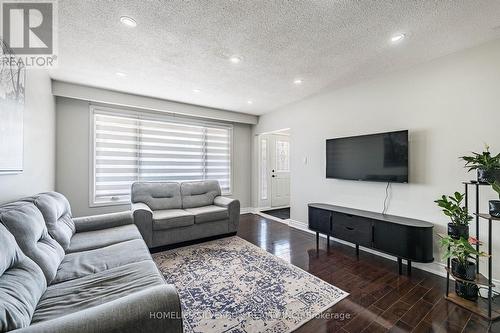 3669 Corliss Crescent, Mississauga, ON - Indoor Photo Showing Living Room