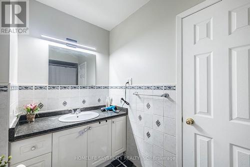 3669 Corliss Crescent, Mississauga, ON - Indoor Photo Showing Bathroom