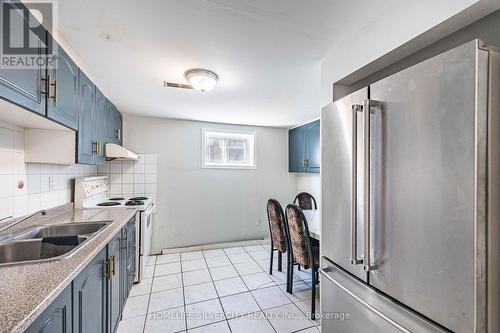3669 Corliss Crescent, Mississauga, ON - Indoor Photo Showing Kitchen With Double Sink