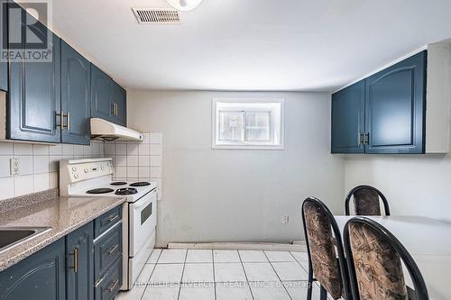 3669 Corliss Crescent, Mississauga, ON - Indoor Photo Showing Kitchen
