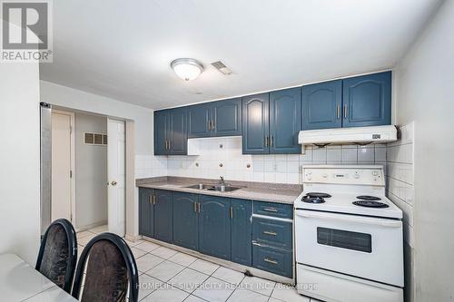 3669 Corliss Crescent, Mississauga, ON - Indoor Photo Showing Kitchen With Double Sink
