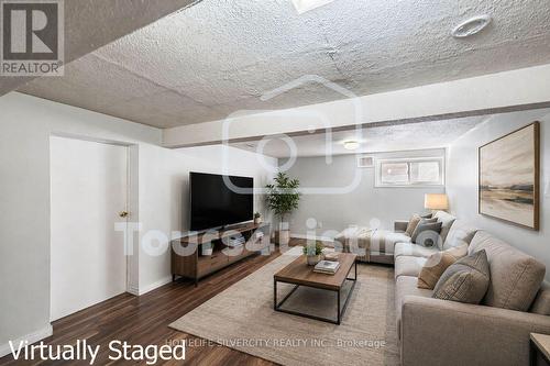 3669 Corliss Crescent, Mississauga, ON - Indoor Photo Showing Living Room