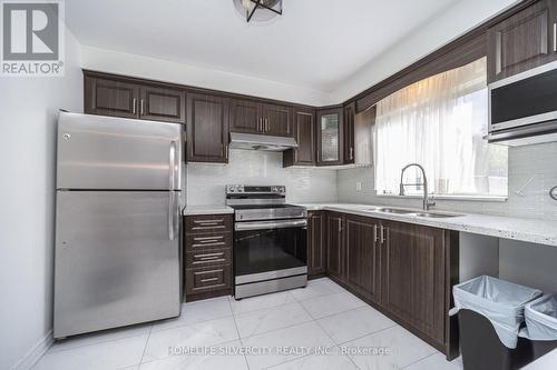7582 Discus Crescent, Mississauga, ON - Indoor Photo Showing Kitchen With Double Sink