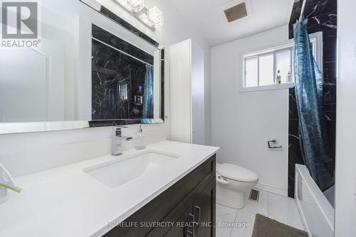7582 Discus Crescent, Mississauga, ON - Indoor Photo Showing Bathroom