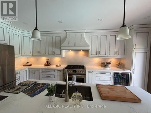 33 Hillpath Crescent, Brampton, ON - Indoor Photo Showing Kitchen