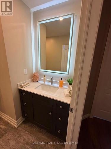 33 Hillpath Crescent, Brampton, ON - Indoor Photo Showing Bathroom