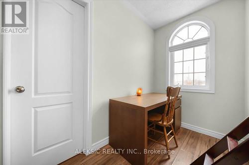 33 Hillpath Crescent, Brampton, ON - Indoor