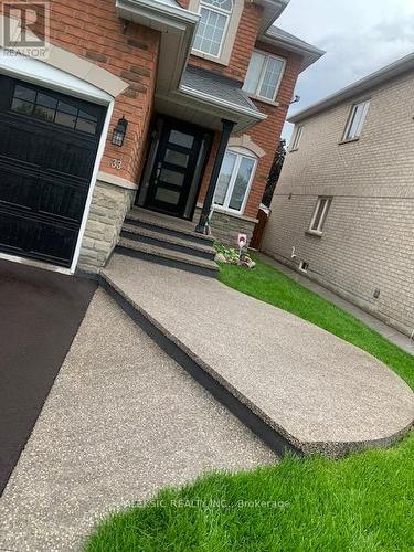 33 Hillpath Crescent, Brampton, ON - Outdoor