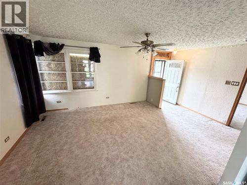 4006 4Th Avenue, Regina, SK - Indoor Photo Showing Other Room
