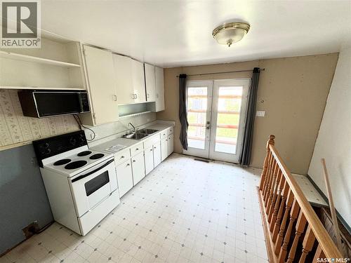 4006 4Th Avenue, Regina, SK - Indoor Photo Showing Kitchen With Double Sink