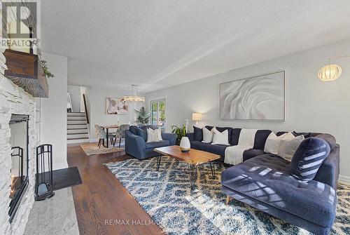 living room - 117 Clappison Boulevard, Toronto, ON - Indoor Photo Showing Living Room