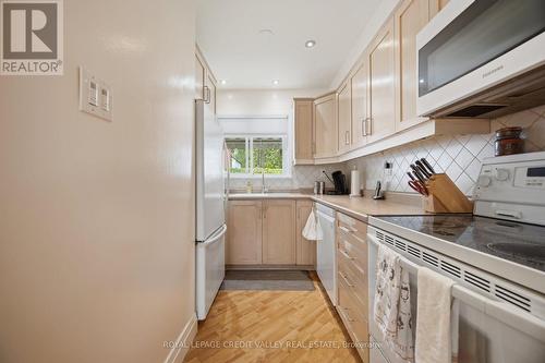 10 Gladstone Square, Brampton, ON - Indoor Photo Showing Kitchen