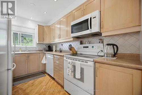 10 Gladstone Square, Brampton, ON - Indoor Photo Showing Kitchen