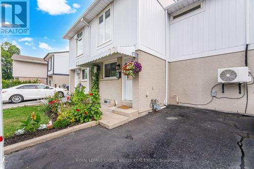 10 Gladstone Square, Brampton, ON - Outdoor With Exterior