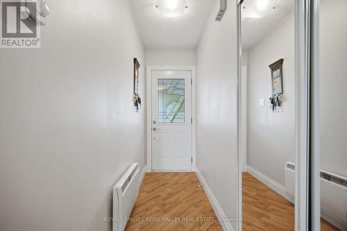 10 Gladstone Square, Brampton, ON - Indoor Photo Showing Other Room