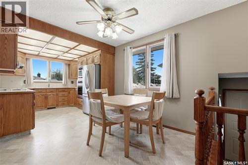 39 Hayes Crescent, Regina, SK - Indoor Photo Showing Dining Room
