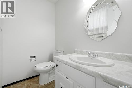 39 Hayes Crescent, Regina, SK - Indoor Photo Showing Bathroom