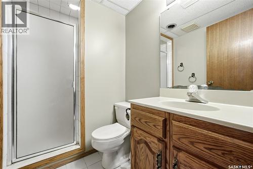 39 Hayes Crescent, Regina, SK - Indoor Photo Showing Bathroom