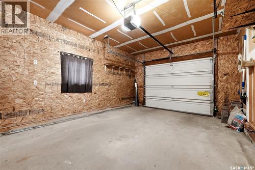 39 Hayes Crescent, Regina, SK - Indoor Photo Showing Garage