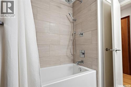 727 Tobin Terrace, Saskatoon, SK - Indoor Photo Showing Bathroom