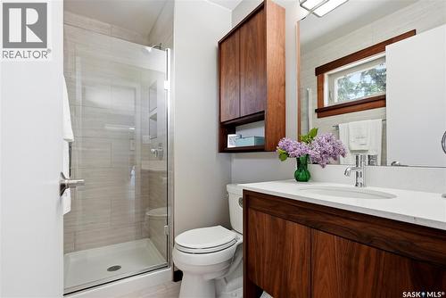 727 Tobin Terrace, Saskatoon, SK - Indoor Photo Showing Bathroom