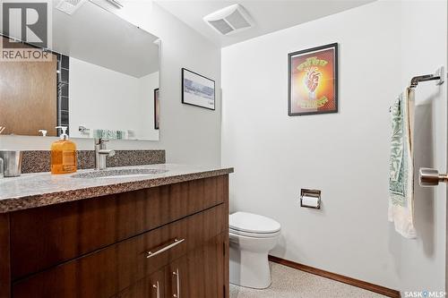 727 Tobin Terrace, Saskatoon, SK - Indoor Photo Showing Bathroom