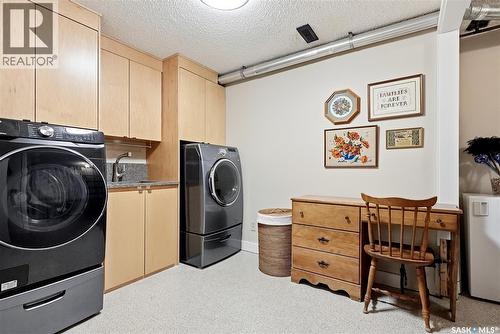 727 Tobin Terrace, Saskatoon, SK - Indoor Photo Showing Laundry Room