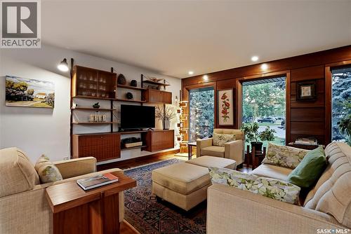 727 Tobin Terrace, Saskatoon, SK - Indoor Photo Showing Living Room