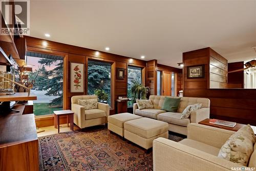 727 Tobin Terrace, Saskatoon, SK - Indoor Photo Showing Living Room