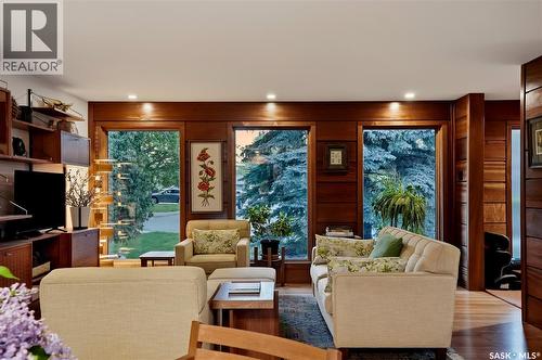 727 Tobin Terrace, Saskatoon, SK - Indoor Photo Showing Living Room