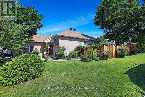 In the mature Bridlewood community - 53 Yoho Drive, Ottawa, ON - Outdoor